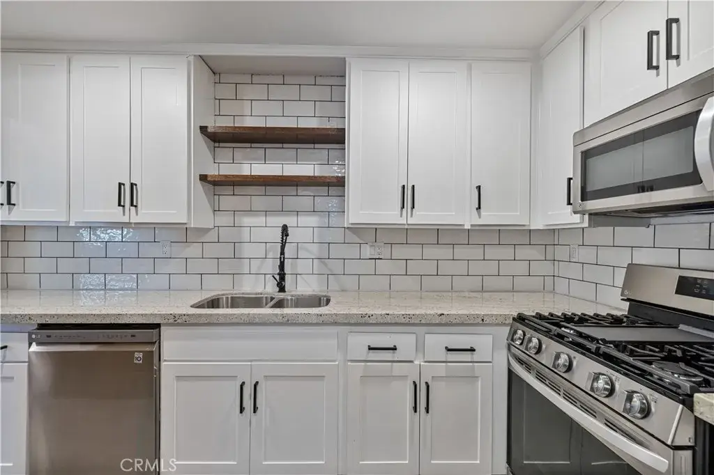 31311 The Old Road #B, Castaic, CA 91384 - Image #1