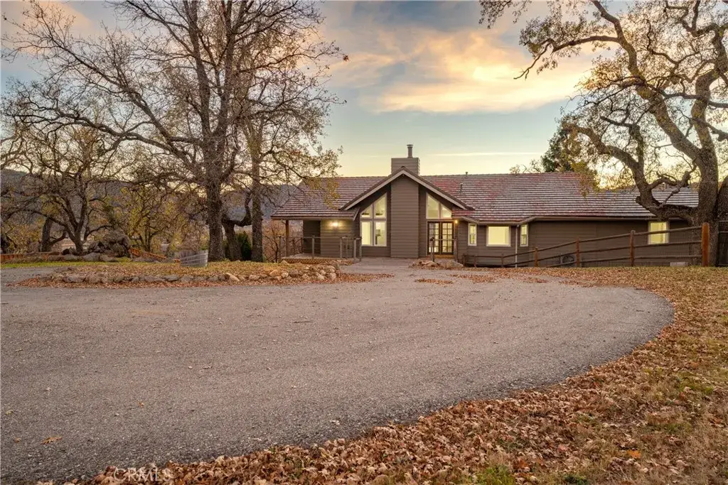 24500 Deertrail Drive, Tehachapi, CA 93561 - Image #1