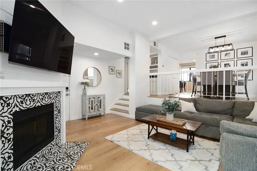 18741 Hatteras Street #1, Tarzana, CA 91356 - Image #2