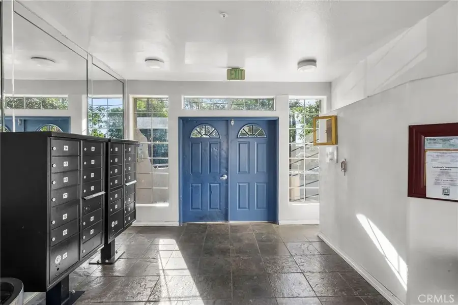 18347 Saticoy Street #24, Reseda, CA 91335 - Image #2