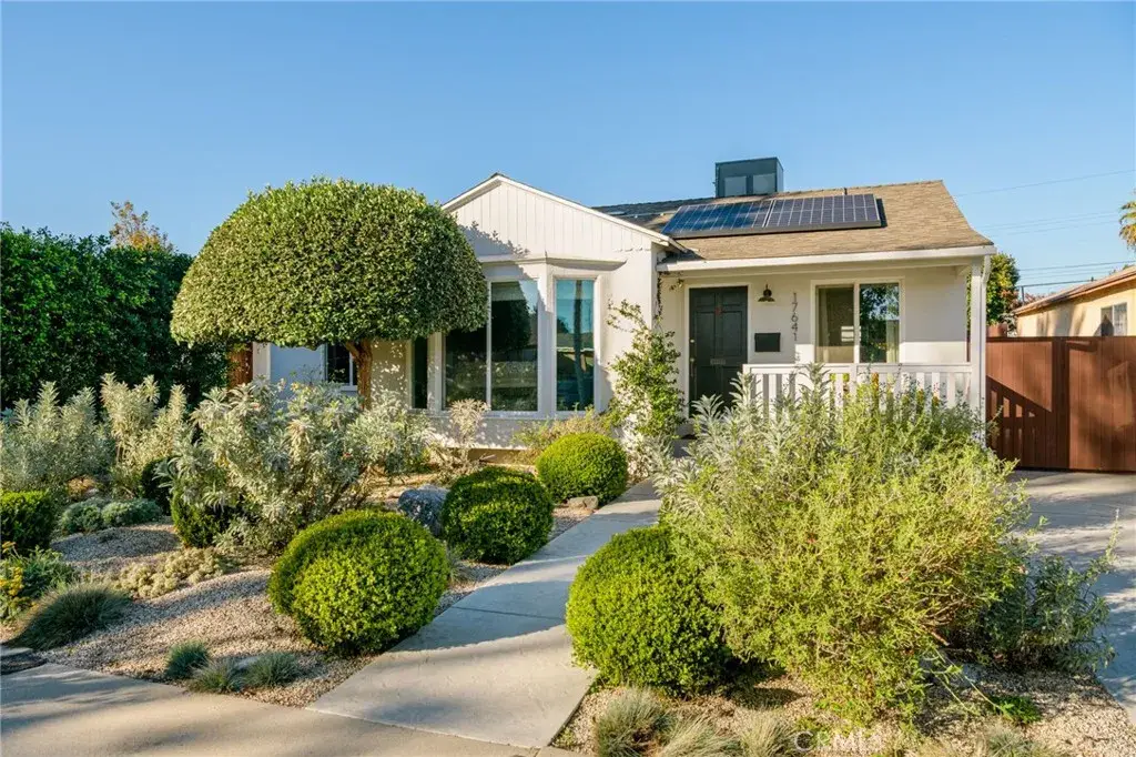 17641 Kittridge, Lake Balboa, CA 91406 - #1