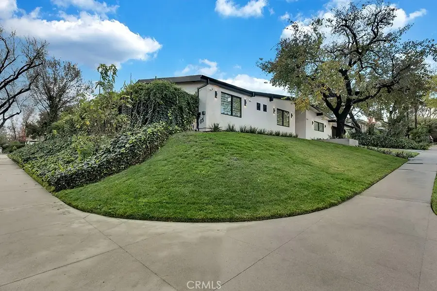5330 Dubois Avenue, Woodland Hills, CA 91367 - #3