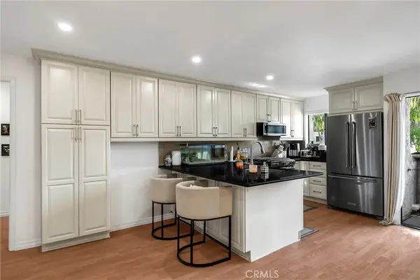 18530 Hatteras Street #213, Tarzana, CA 91356