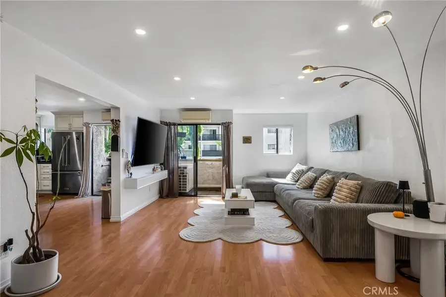 18530 Hatteras Street #213, Tarzana, CA 91356 - Image #2