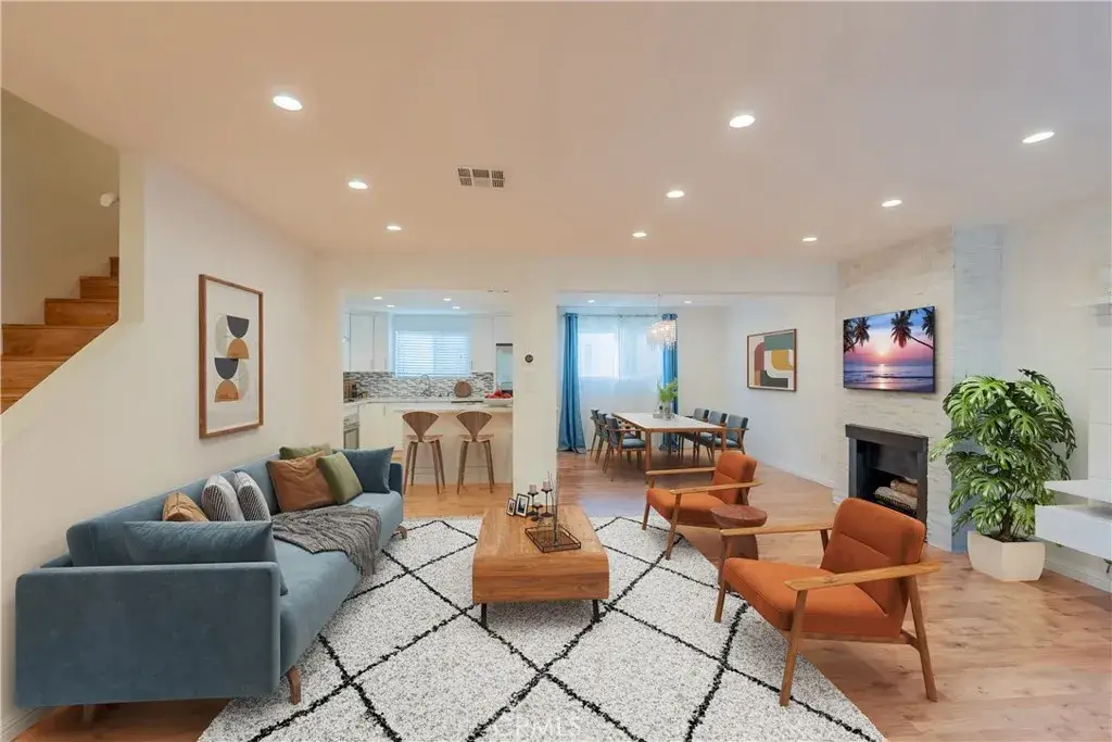 18550 Hatteras #16, Tarzana, CA 91356 - Image #1