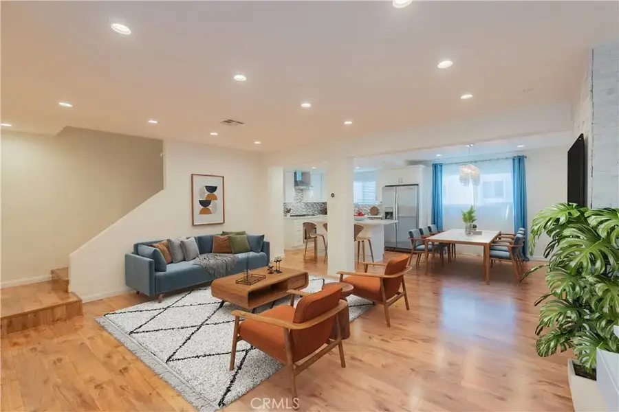 18550 Hatteras #16, Tarzana, CA 91356 - Image #2