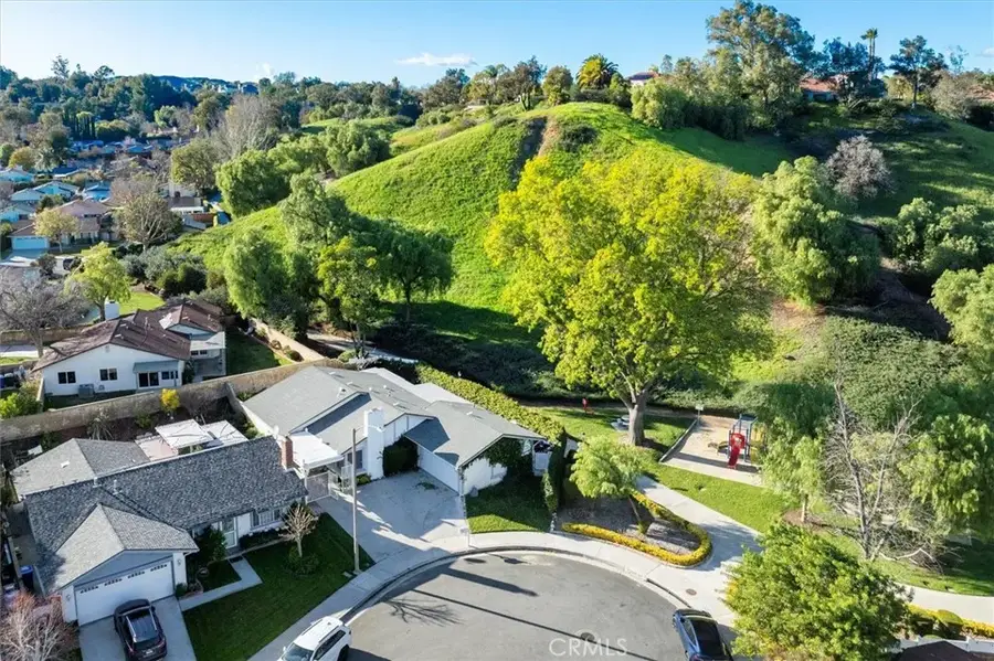 25897 Ramillo, Valencia, CA 91355 - Image #2