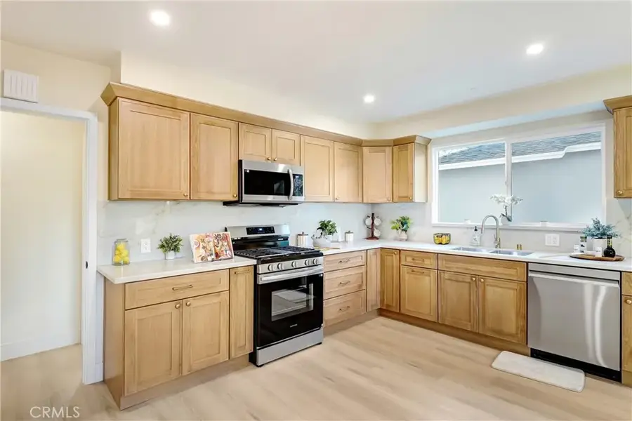 14931 Minnehaha, Mission Hills, CA 91345 - Image #2