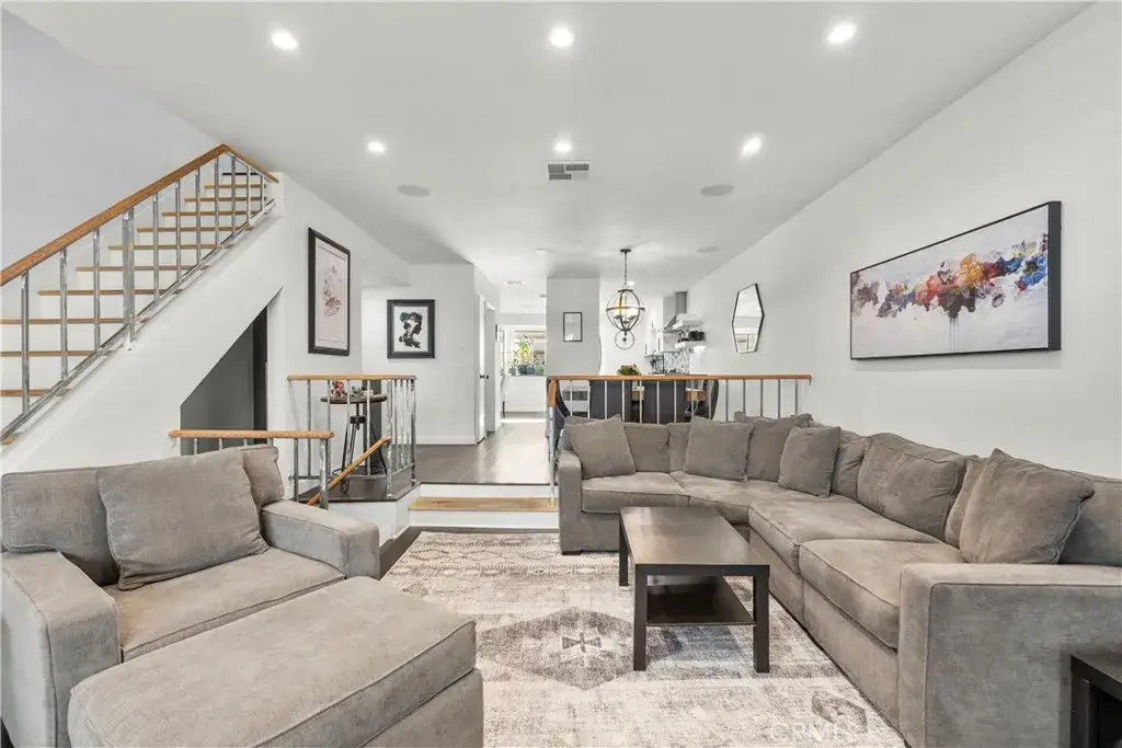 10229 Variel #12, Chatsworth, CA 91311 - Image #1