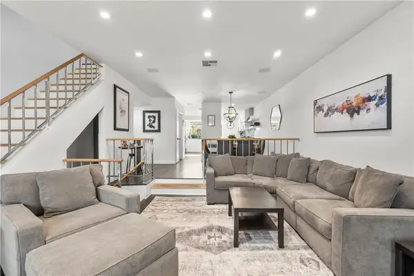 10229 Variel #12, Chatsworth, CA 91311