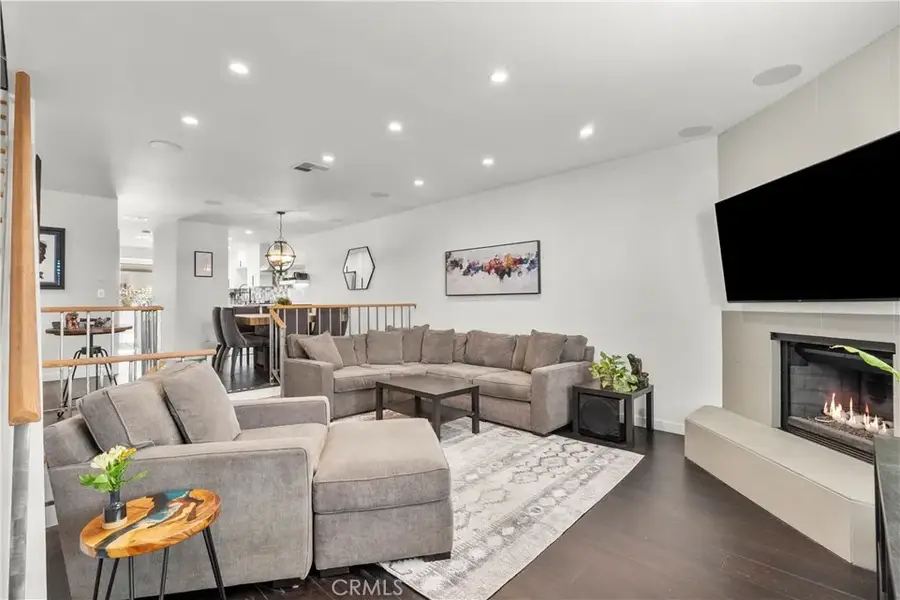 10229 Variel #12, Chatsworth, CA 91311 - Image #2