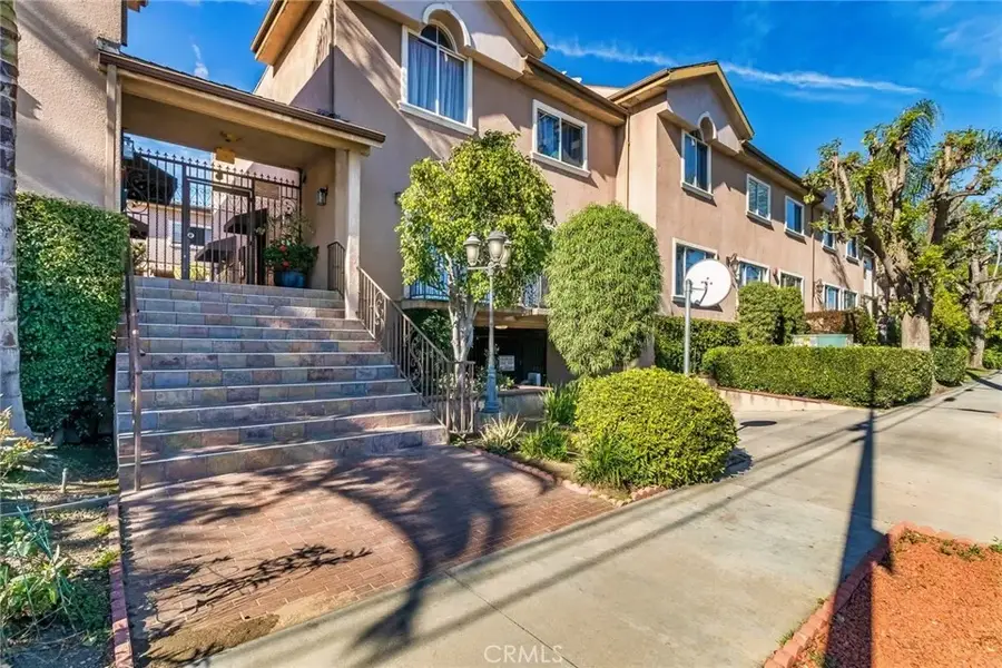 6525 Woodman Avenue #11, Valley Glen, CA 91401 - Image #2