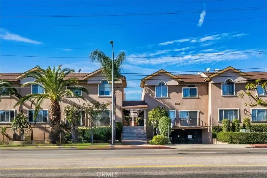 6525 Woodman Avenue #11, Valley Glen, CA 91401 - Image #3