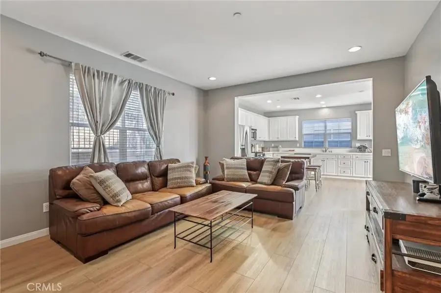 21982 Moveo Drive, Saugus, CA 91350 - Image #3