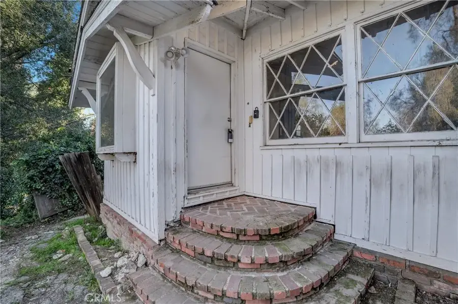 20922 Clarin Street, Woodland Hills, CA 91364 - #2