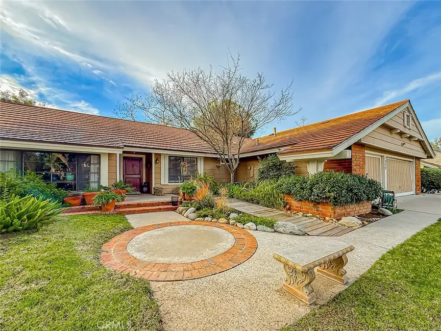 377 Oldstone Court, Simi Valley, CA 93065 - Image #2