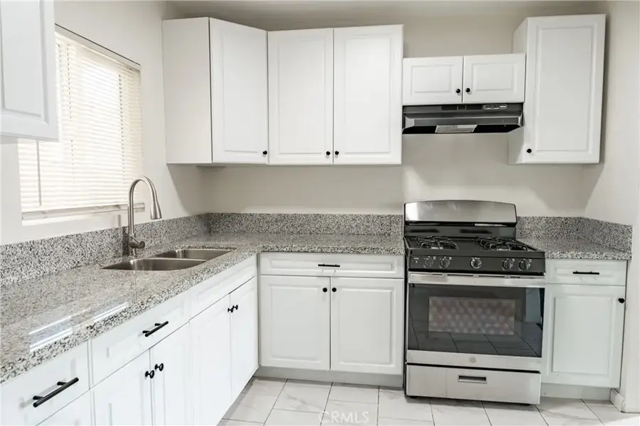 1102 E 18th Street, Bakersfield, CA 93305 - Image #2