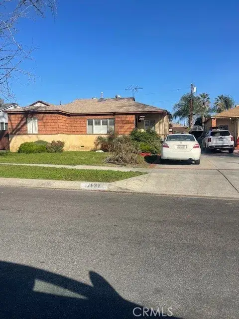 17637 Kittridge, Lake Balboa, CA 91406 - Image #1