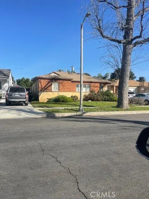 17637 Kittridge, Lake Balboa, CA 91406 - Image #2