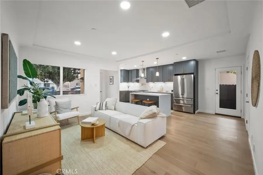 14328 Emelita Street, Sherman Oaks, CA 91401 - Image #2