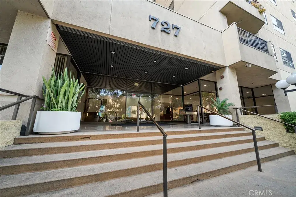 727 S Ardmore #308, Los Angeles, CA 90005 - Image #1