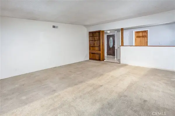 7915 Owensmouth Avenue, Canoga Park, CA 91304