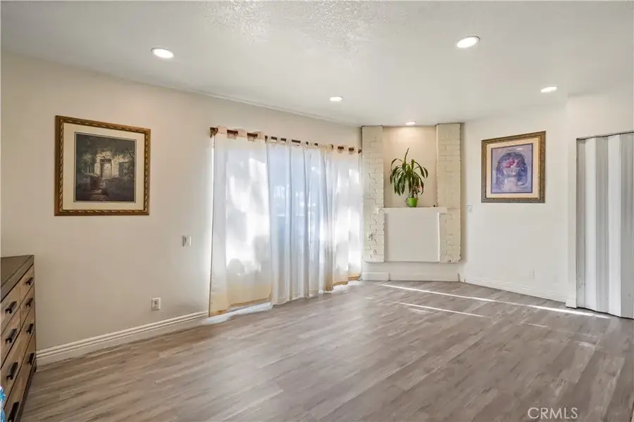 21219 Roscoe, Canoga Park, CA 91304 - Image #2
