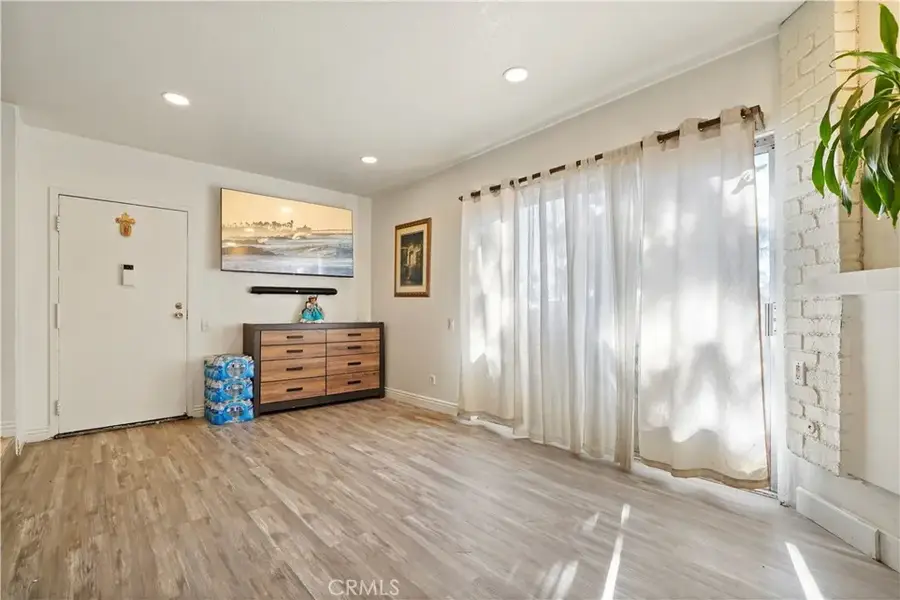 21219 Roscoe, Canoga Park, CA 91304 - Image #3