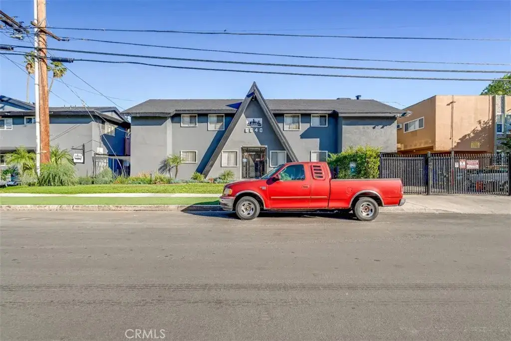 6640 Darby Avenue, Reseda, CA 91335 - #1