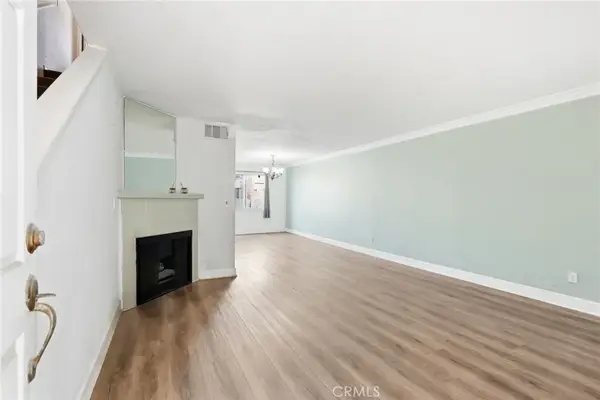 7045 Woodley Avenue #124, Lake Balboa, CA 91406