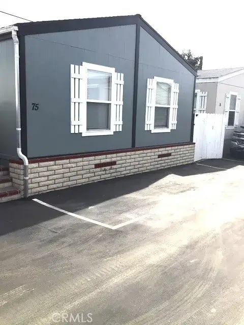 7560 Woodman #75, Van Nuys, CA 91405