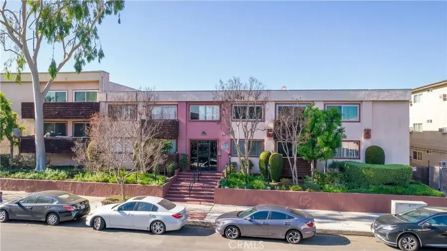 5403 Newcastle Avenue #12, Encino, CA 91316 - Image #2