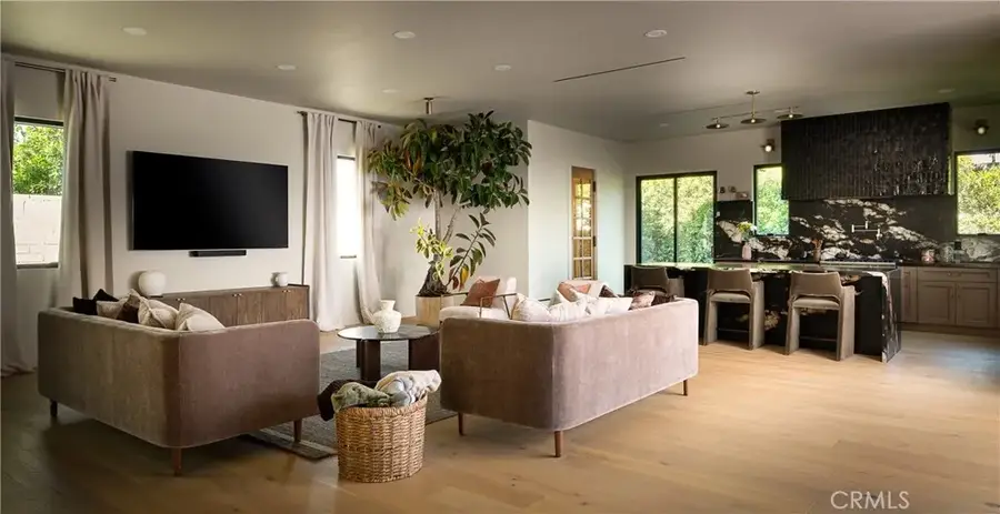 15719 Hartsook Street, Encino, CA 91436 - Image #2