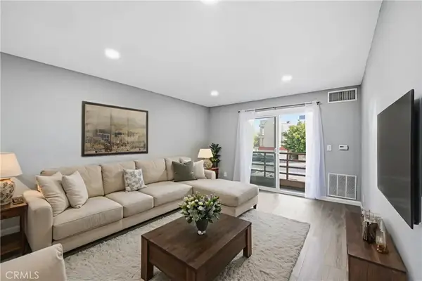 6815 Remmet #215, Canoga Park, CA 91303