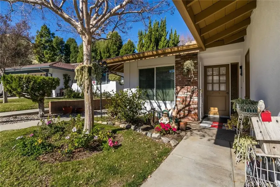 26856 Oak Branch Circle, Newhall, CA 91321 - Image #2