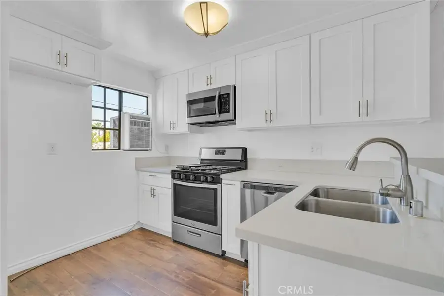 18530 Hatteras Street #209, Tarzana, CA 91356 - Image #3