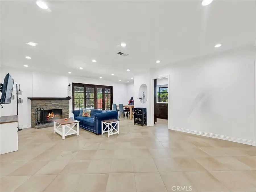 9527 Oso Avenue, Chatsworth, CA 91311 - Image #2