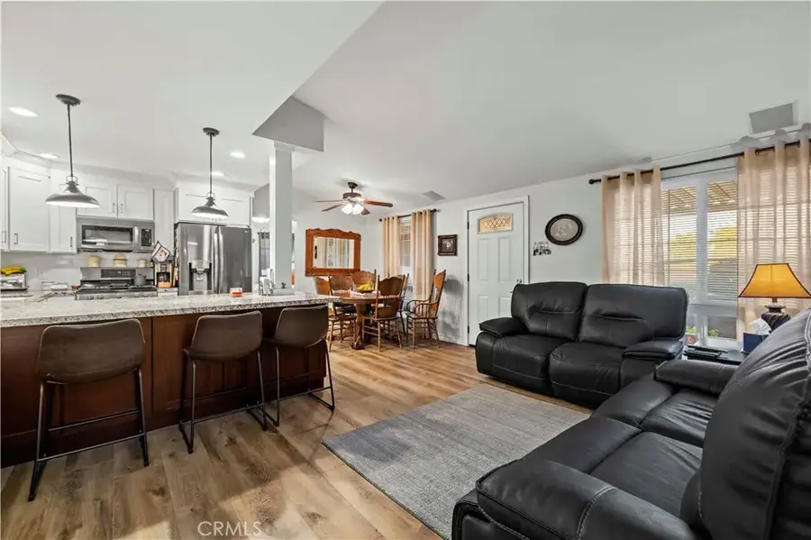 19160 Avenue Of The Oaks #B, Newhall, CA 91321 - Image #3