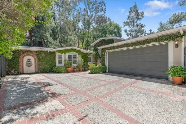 3818 Hayvenhurst Avenue, Encino, CA 91436