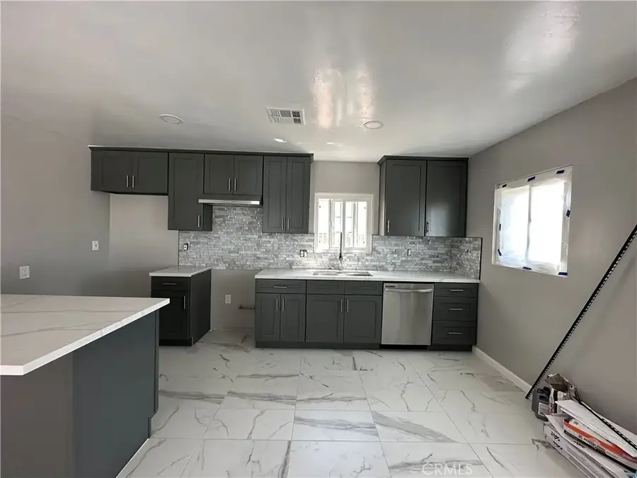 425 Elm, Inglewood, CA 90301 - Image #2