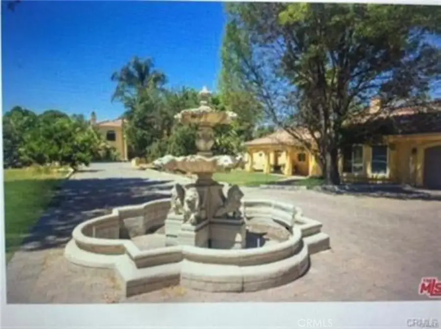 5717 Melvin Avenue, Tarzana, CA 91356 - Image #2