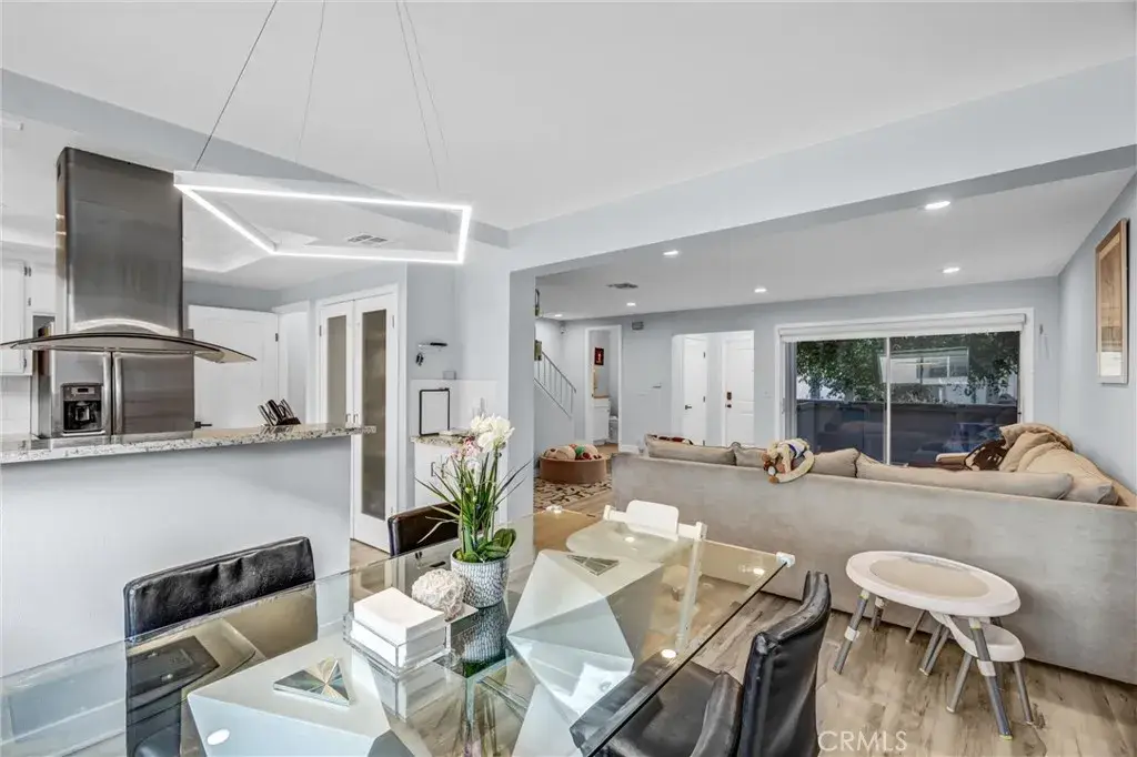 18550 Hatteras #44, Tarzana, CA 91356 - Image #1