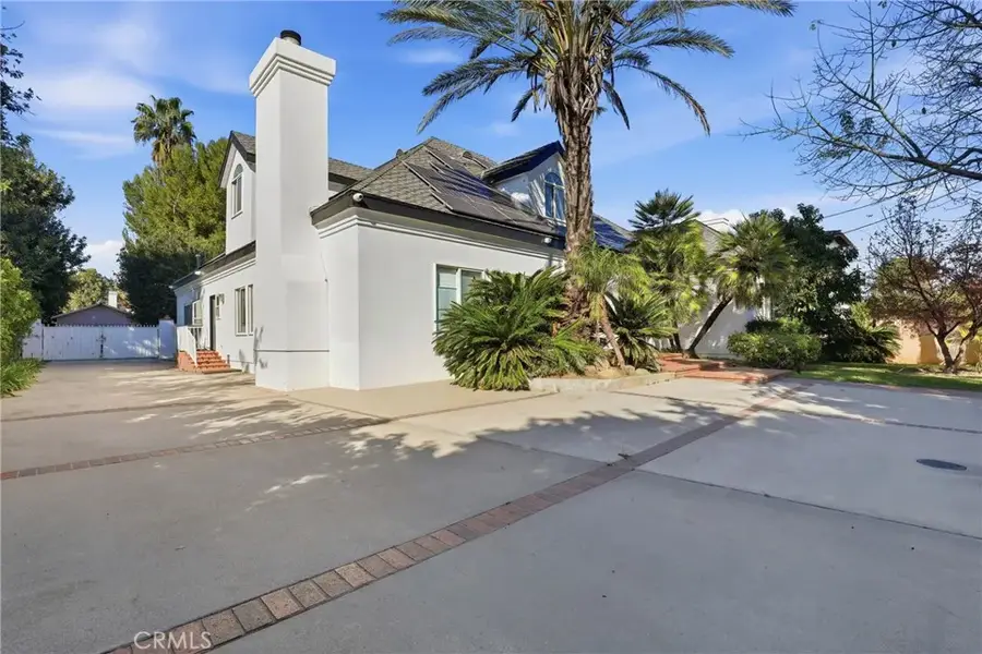 5645 Donna Avenue, Tarzana, CA 91356 - Image #2