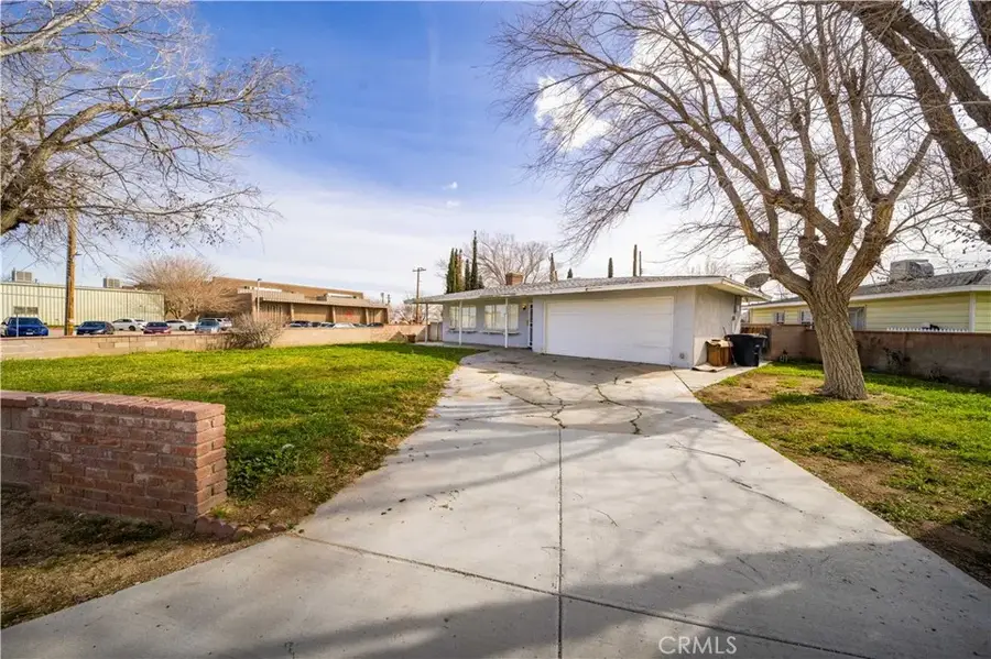 2000 Shasta Street, Mojave, CA 93501 - #3