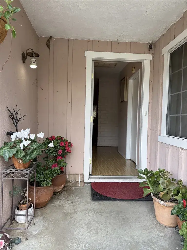 18800 Arminta, Reseda, CA 91335 - #2