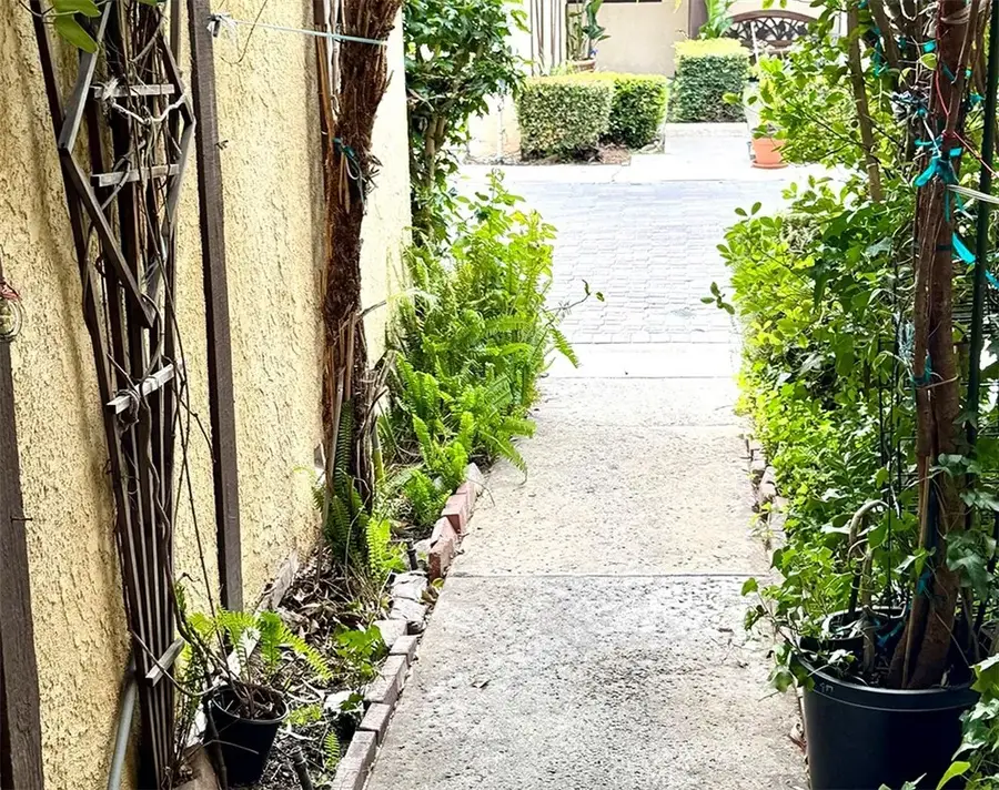 17241 Roscoe #16, Northridge, CA 91325 - #3