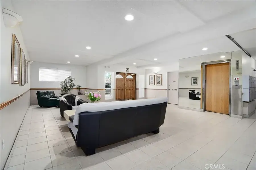 5400 Lindley Avenue, Encino, CA 91316 - #3