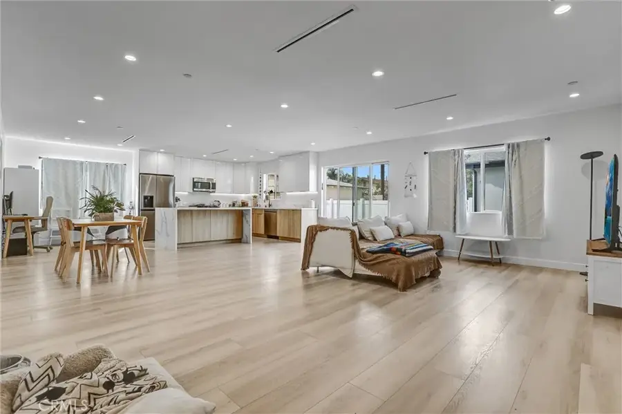 7445 Oakdale Avenue, Winnetka, CA 91306 - #3