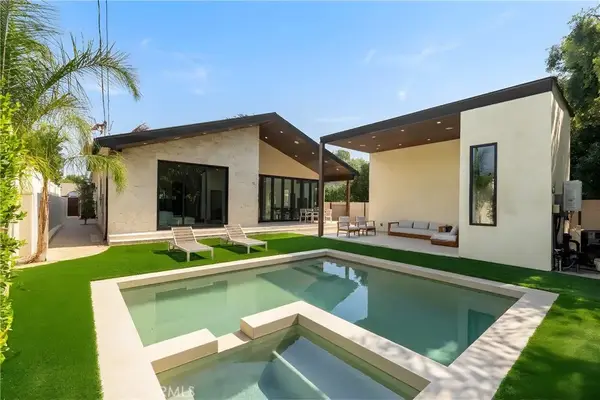 5525 Carpenter Avenue, Valley Village, CA 91607