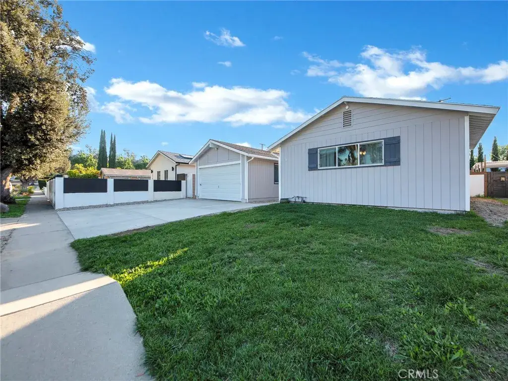 6215 Glide Avenue, Woodland Hills, CA 91367 - #1